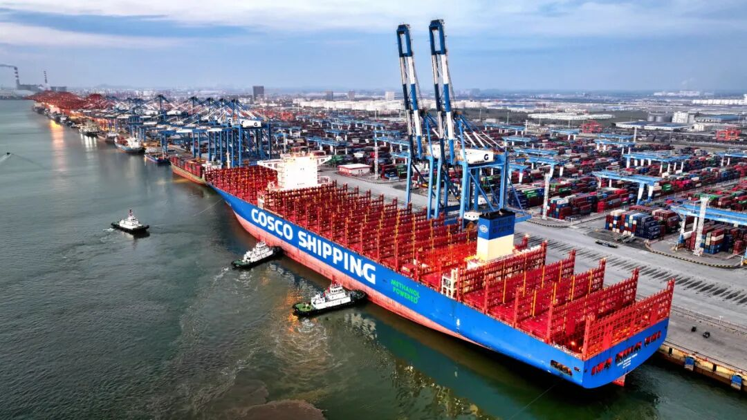 北部灣港成功靠泊20萬噸級巨輪，超大型船舶實現常態化通航！